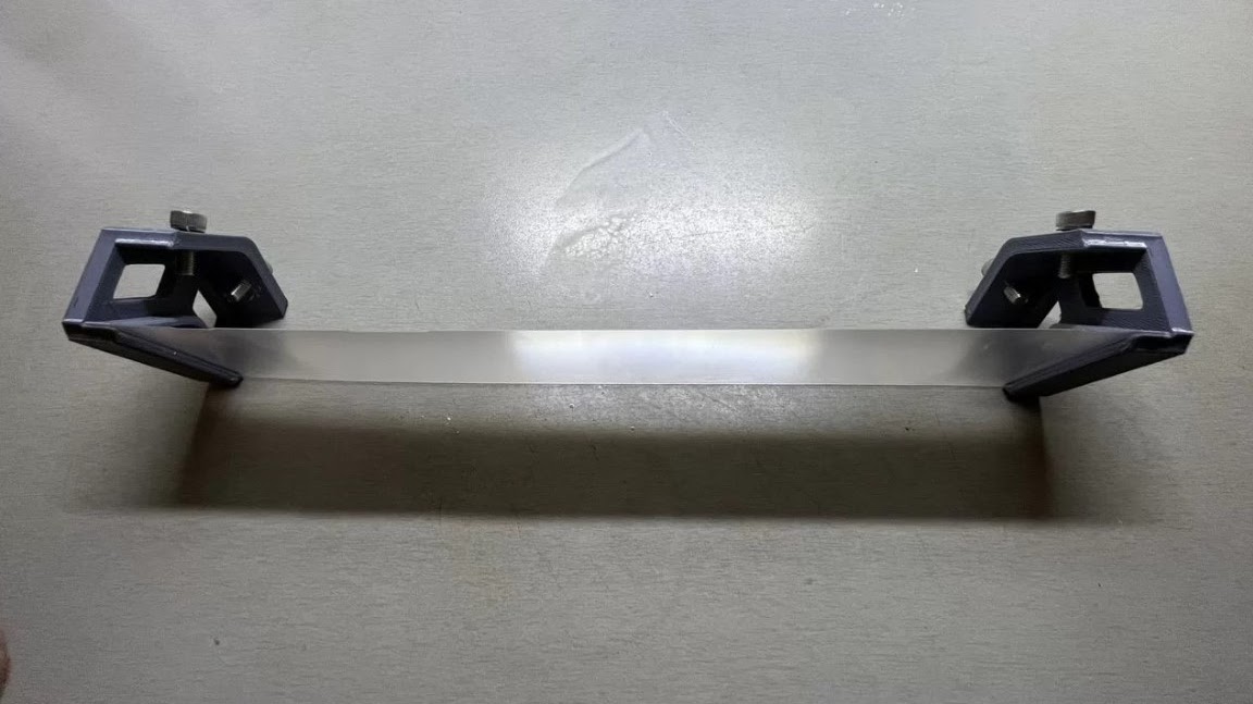 Комплектация: призматическая линза и крепления